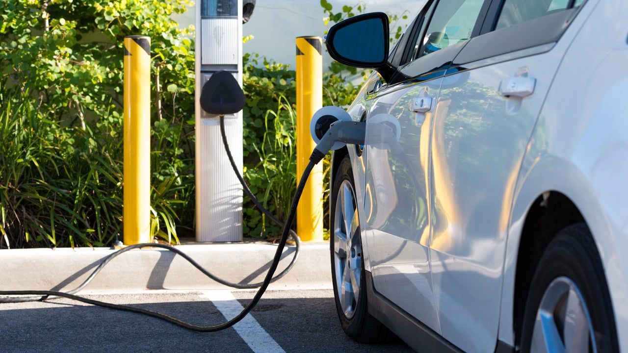 The Best Credit Cards for Gas and Electric Vehicle Charging in 2026