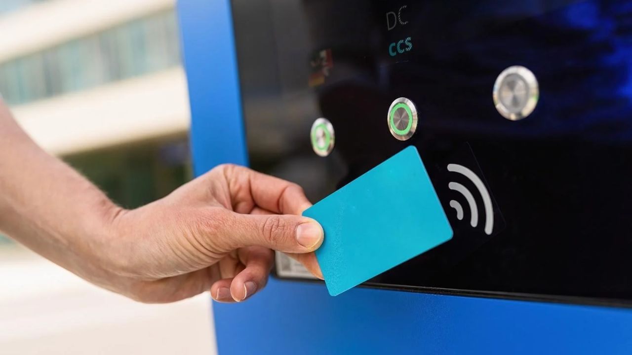 The Best Credit Cards for Gas and Electric Vehicle Charging in 2026